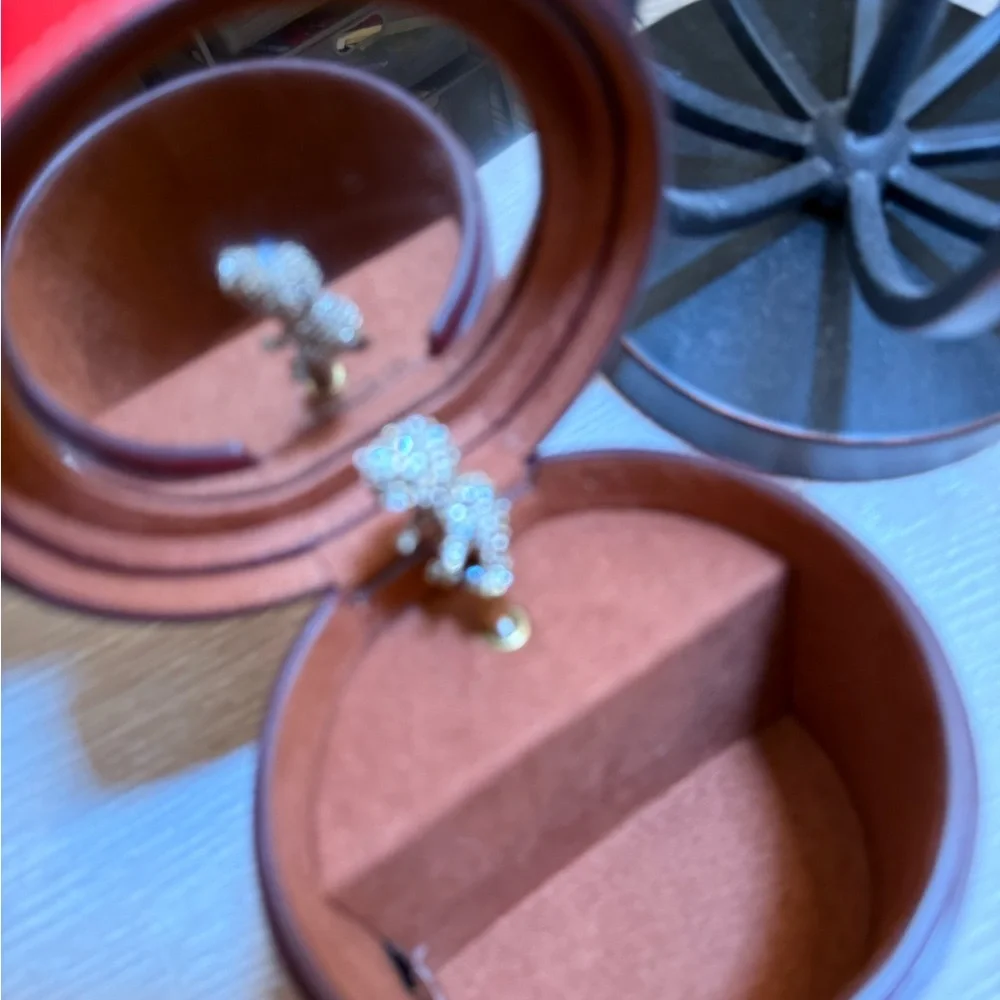 Coach Limited Edition Red Leather Music Jewelry Bag - Picture 7 of 7